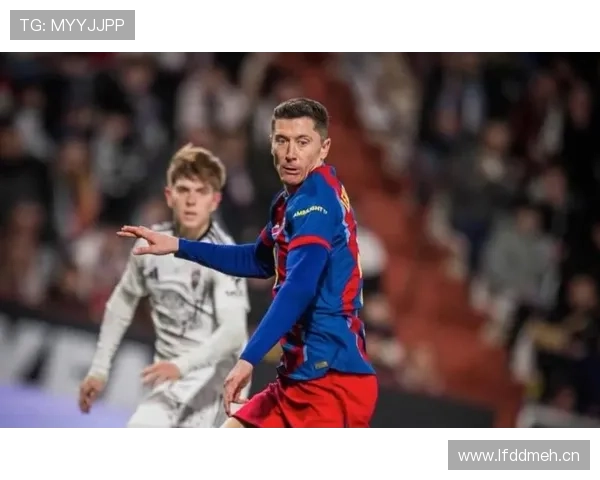 巴萨问题曝光:莱万依赖症太重,战术漏洞成争冠瓶颈! 巴萨问题曝光:莱万依赖症太重,战术漏洞成争冠瓶颈!