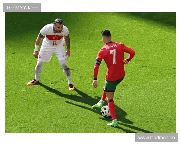 莱万多夫斯基与C罗进球能力对比:不同体系下的效率差异 莱万多夫斯基与C罗进球能力对比:不同体系下的效率差异