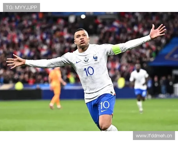 格列兹曼与姆巴佩对比:组织核心与终结核心的战术角色差异 格列兹曼与姆巴佩对比:组织核心与终结核心的战术角色差异