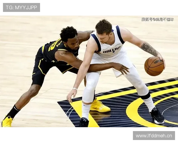 班·西蒙斯挡拆创造错位机会，防守效率明显提升拉开差距